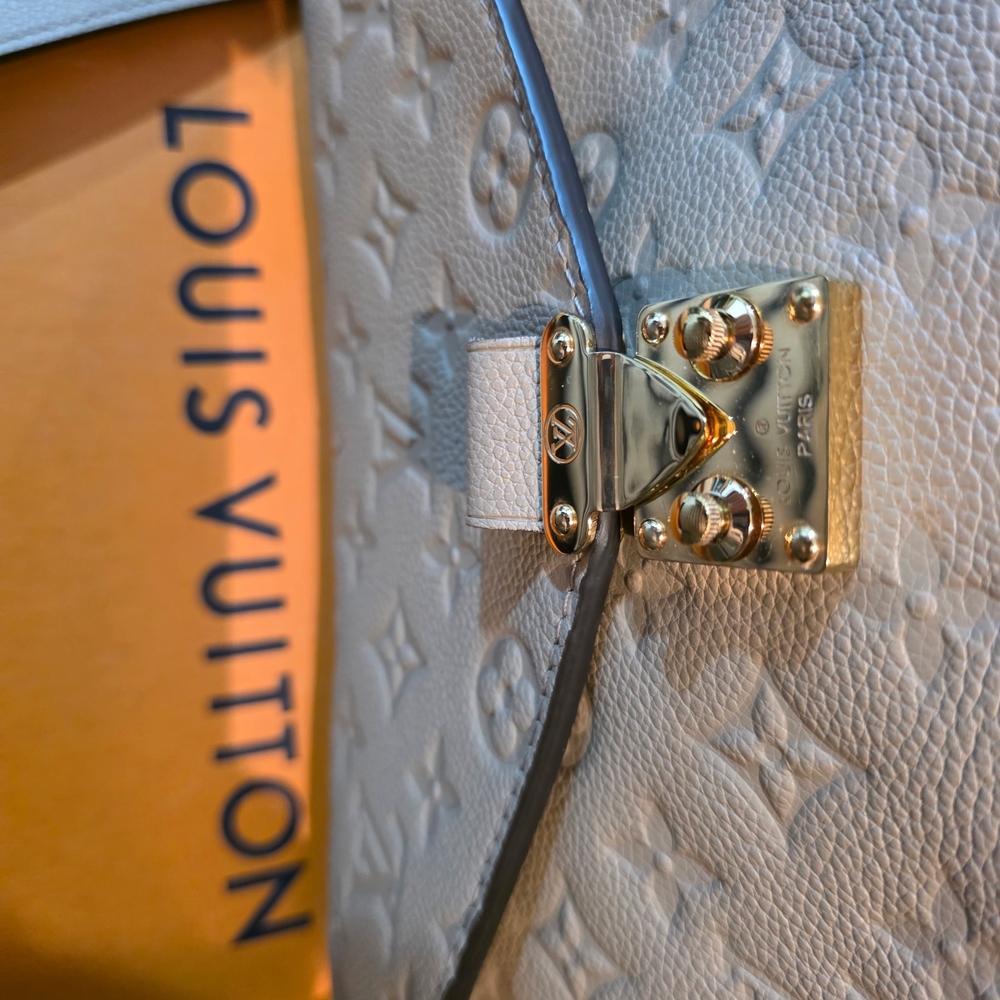 Louis Vuitton Pochette Metis Crossbody Bag - Picture 14 of 16